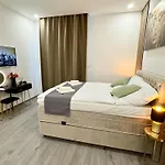 Little Downtown Apartment