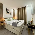 Little Downtown Apartment