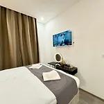 Little Downtown Apartment